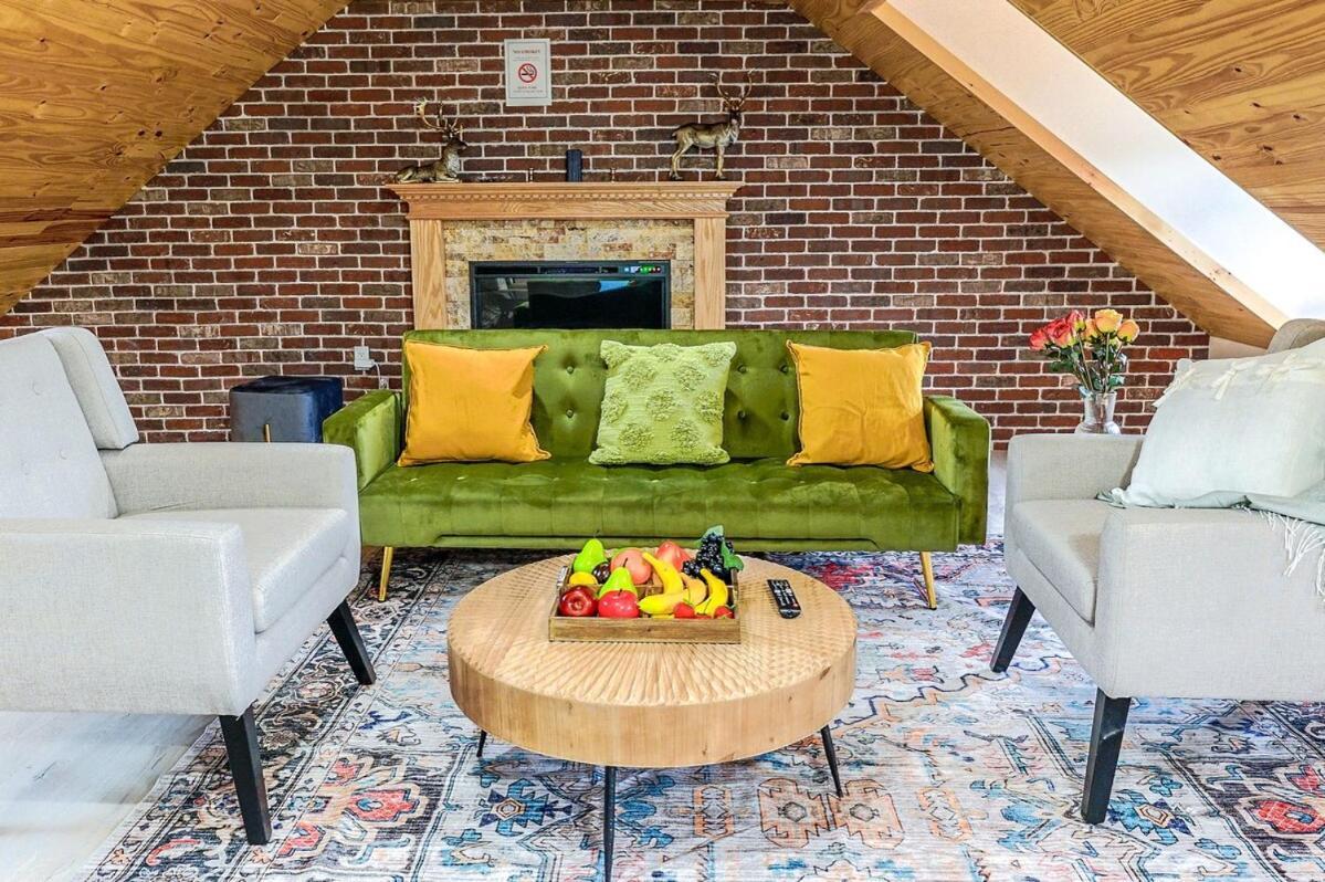 Spacious 3br Oasis With Patio & Arcade Fun In Philly Apartment *